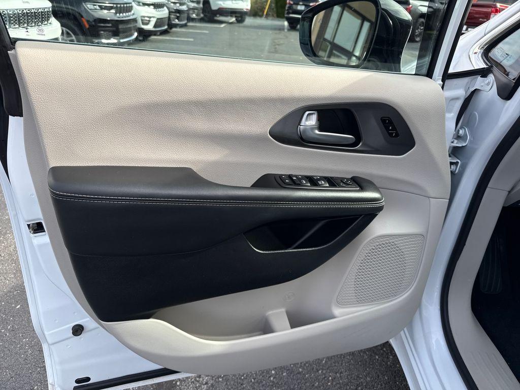 used 2024 Chrysler Pacifica car, priced at $37,700