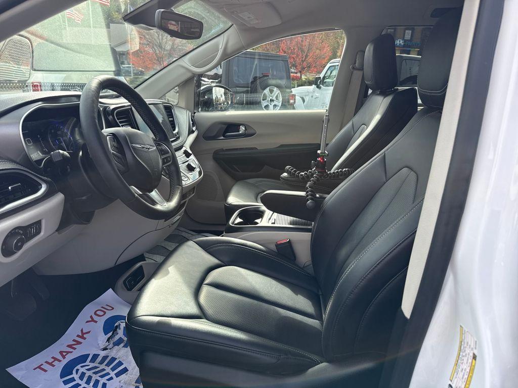 used 2024 Chrysler Pacifica car, priced at $37,700
