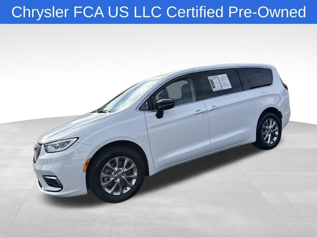used 2024 Chrysler Pacifica car, priced at $37,700