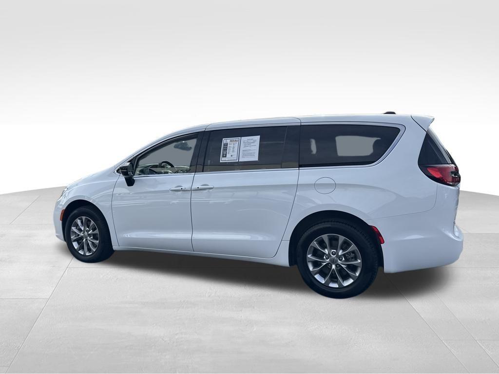 used 2024 Chrysler Pacifica car, priced at $37,700