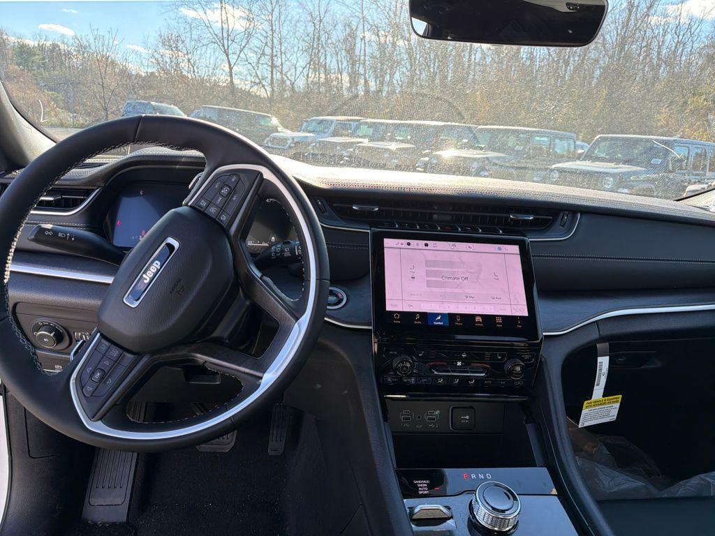 new 2025 Jeep Grand Cherokee car, priced at $41,533