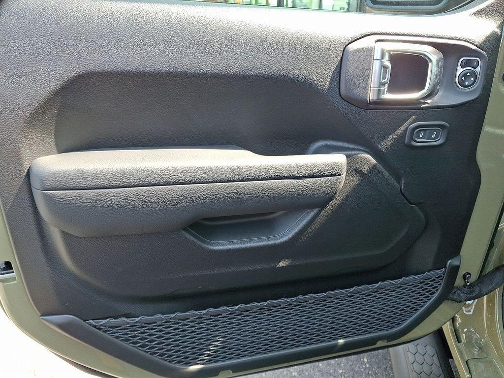 new 2025 Jeep Wrangler car, priced at $39,357