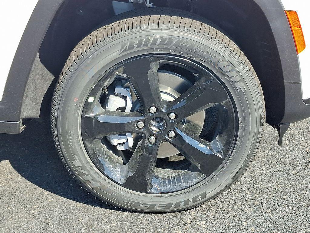 new 2025 Jeep Grand Cherokee L car, priced at $43,398