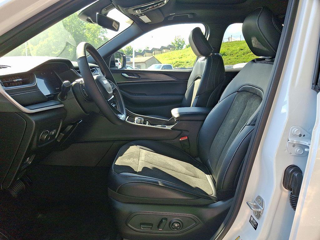 new 2025 Jeep Grand Cherokee L car, priced at $43,398