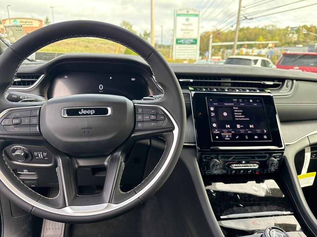 new 2025 Jeep Grand Cherokee car, priced at $37,961