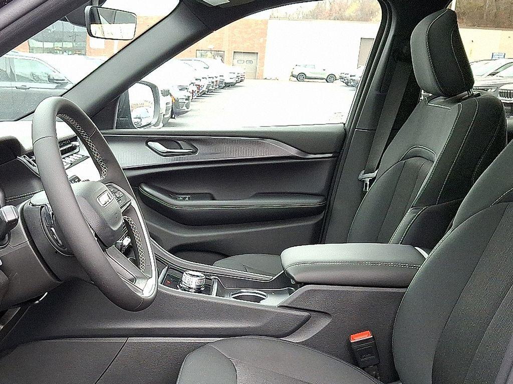 new 2025 Jeep Grand Cherokee car, priced at $34,585