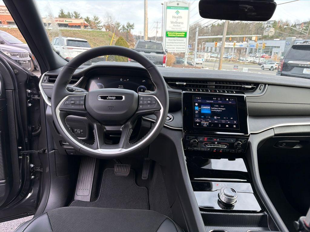 new 2025 Jeep Grand Cherokee car, priced at $41,997