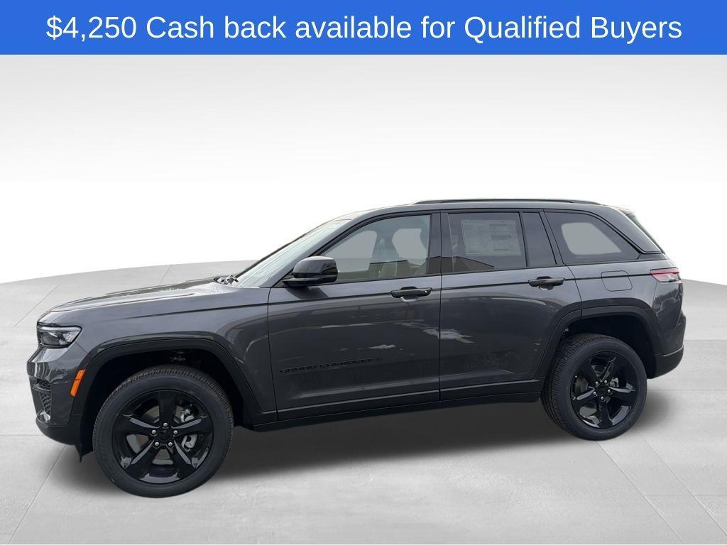 new 2025 Jeep Grand Cherokee car, priced at $41,997