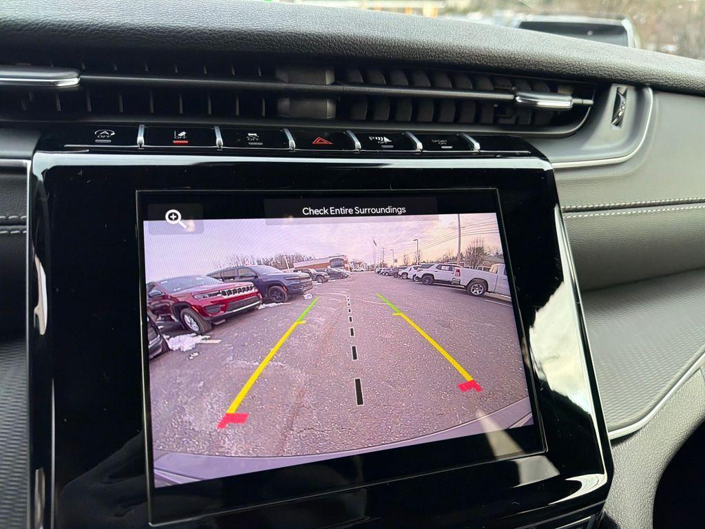 new 2025 Jeep Grand Cherokee car, priced at $41,997