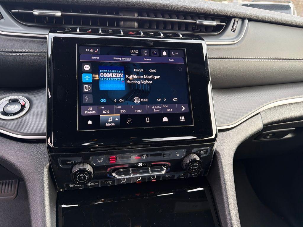 new 2025 Jeep Grand Cherokee car, priced at $41,997