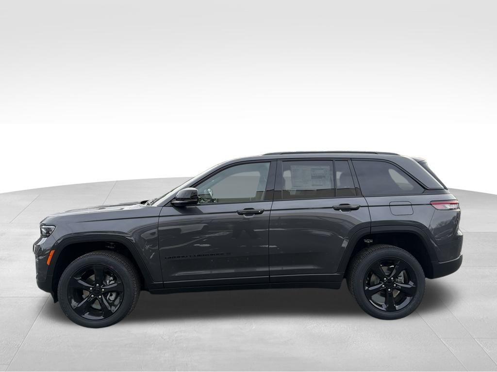 new 2025 Jeep Grand Cherokee car, priced at $41,997