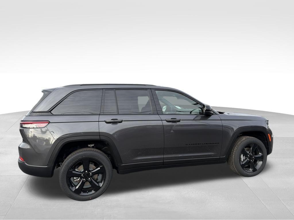 new 2025 Jeep Grand Cherokee car, priced at $41,997