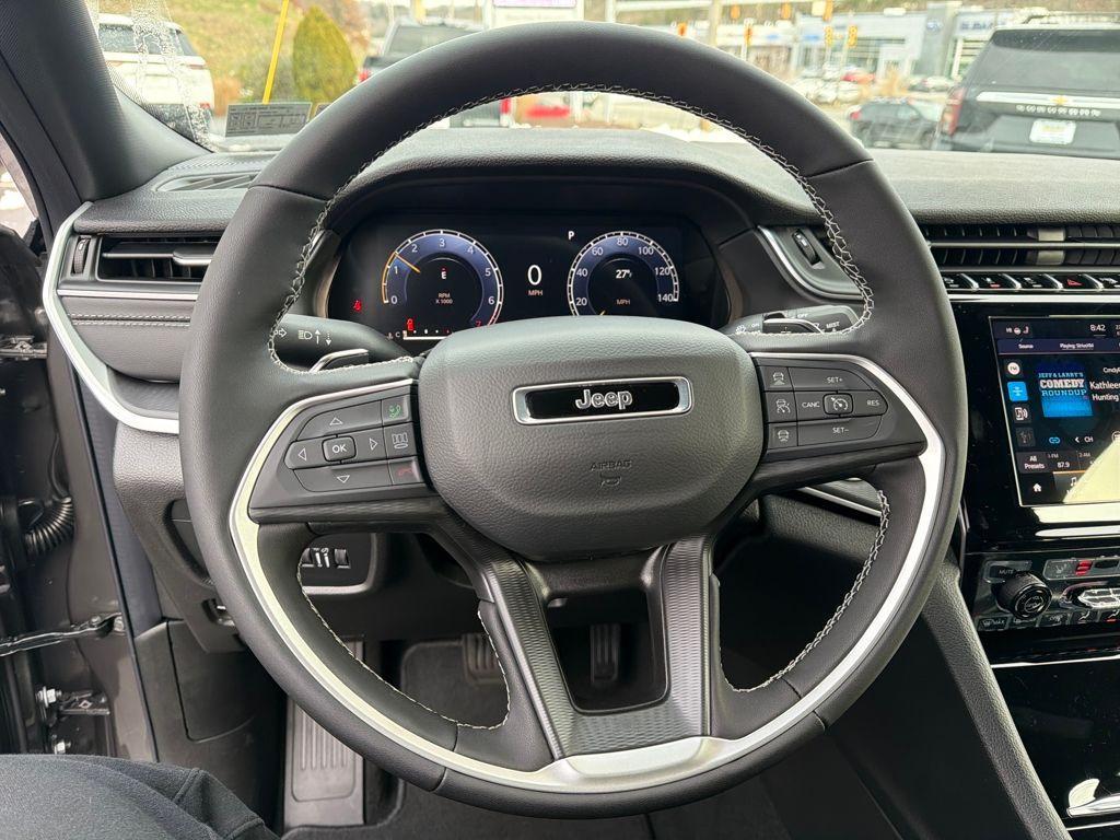 new 2025 Jeep Grand Cherokee car, priced at $41,997