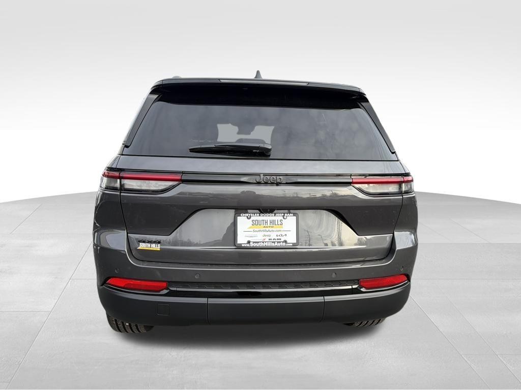 new 2025 Jeep Grand Cherokee car, priced at $41,997