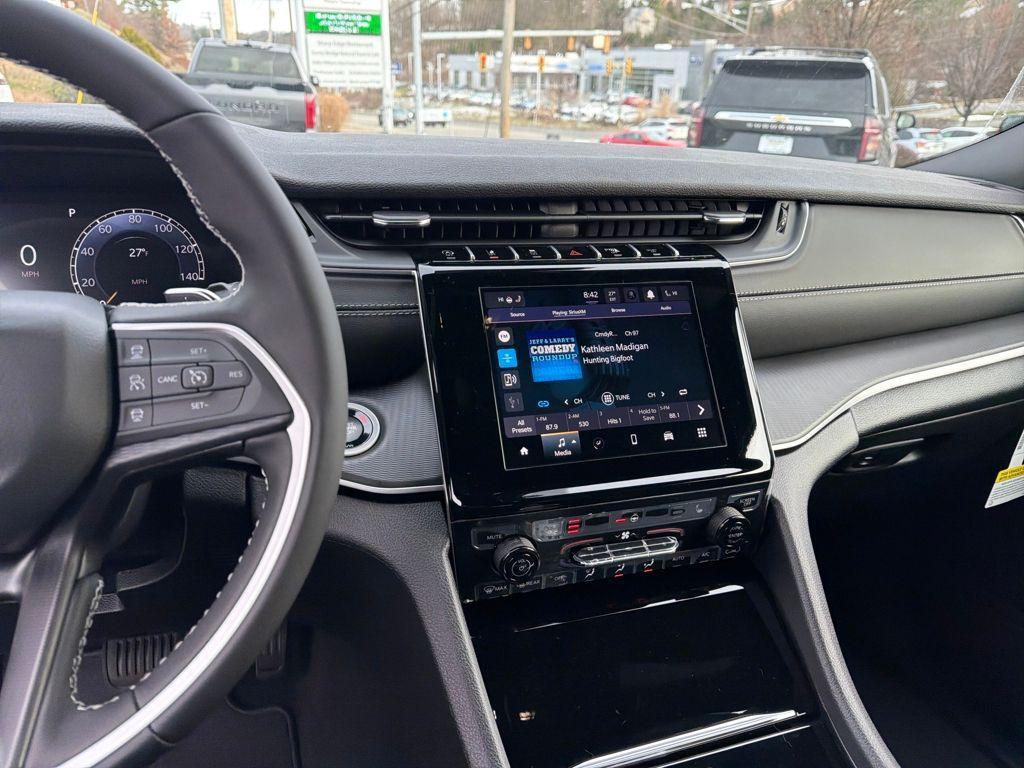new 2025 Jeep Grand Cherokee car, priced at $41,997