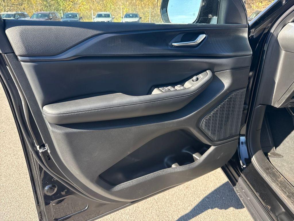 new 2025 Jeep Grand Cherokee L car, priced at $43,668