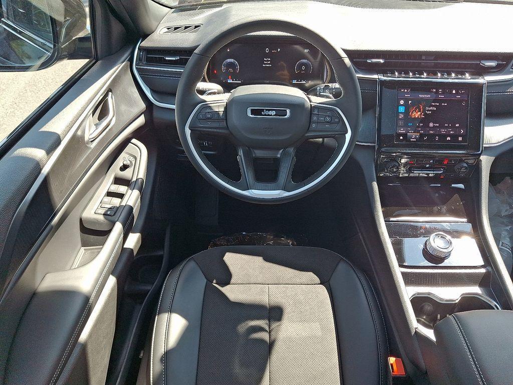 new 2025 Jeep Grand Cherokee L car, priced at $40,218