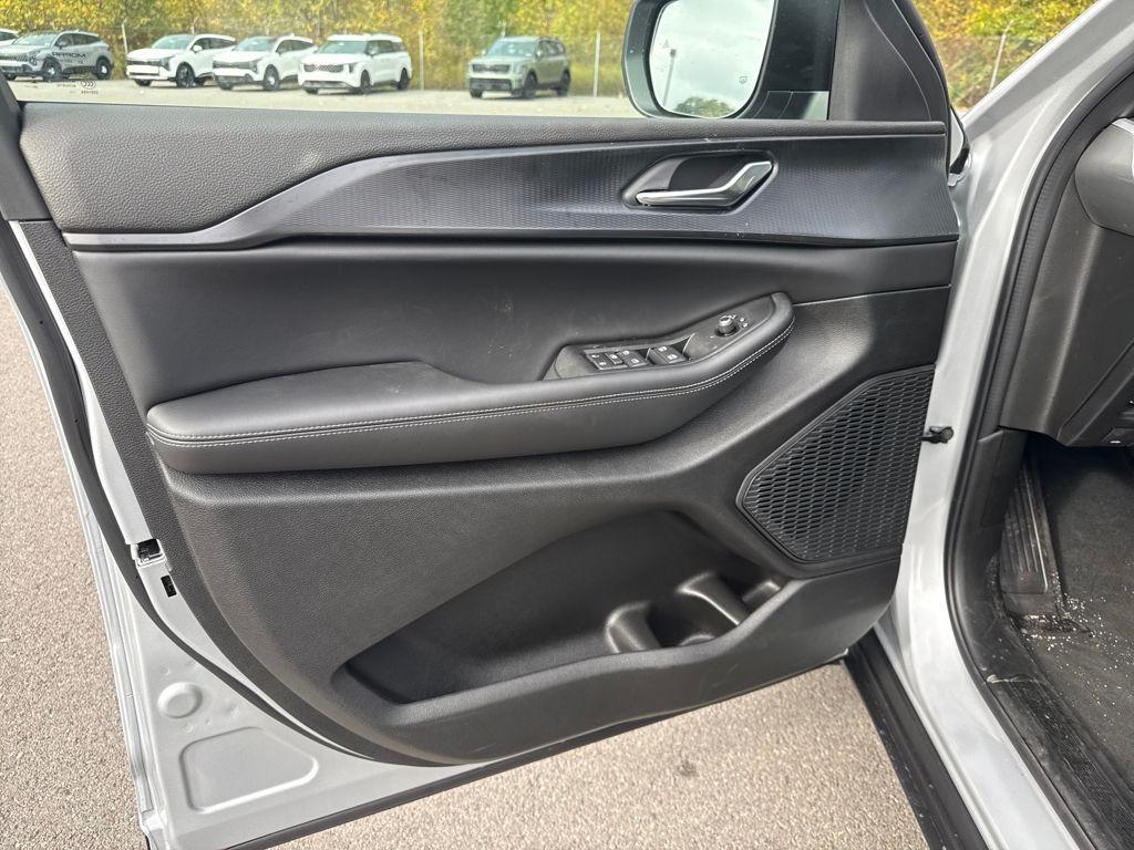 new 2025 Jeep Grand Cherokee car, priced at $37,961