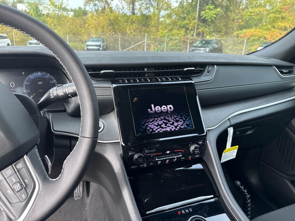 new 2025 Jeep Grand Cherokee car, priced at $37,961