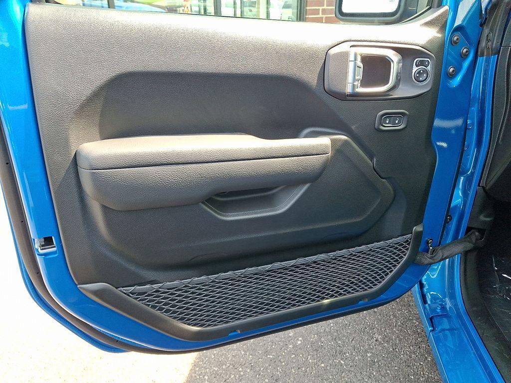 new 2025 Jeep Wrangler car, priced at $40,818