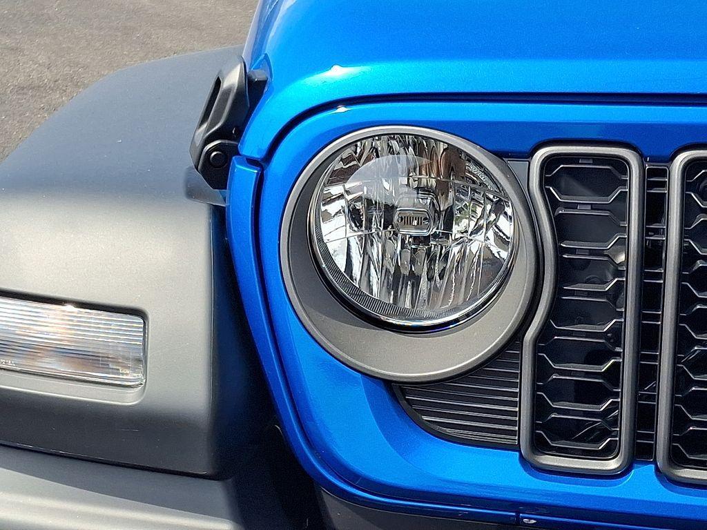 new 2025 Jeep Wrangler car, priced at $40,818