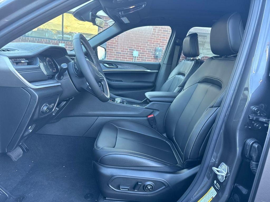 new 2025 Jeep Grand Cherokee L car, priced at $37,618