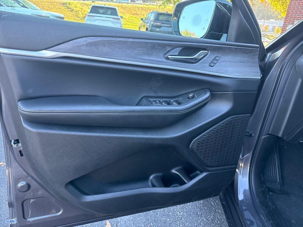 new 2025 Jeep Grand Cherokee L car, priced at $37,618