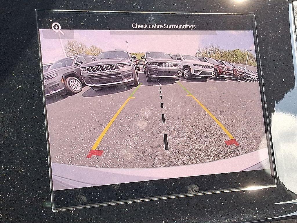 new 2025 Jeep Grand Cherokee car, priced at $40,547