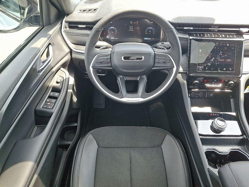 new 2025 Jeep Grand Cherokee car, priced at $40,547