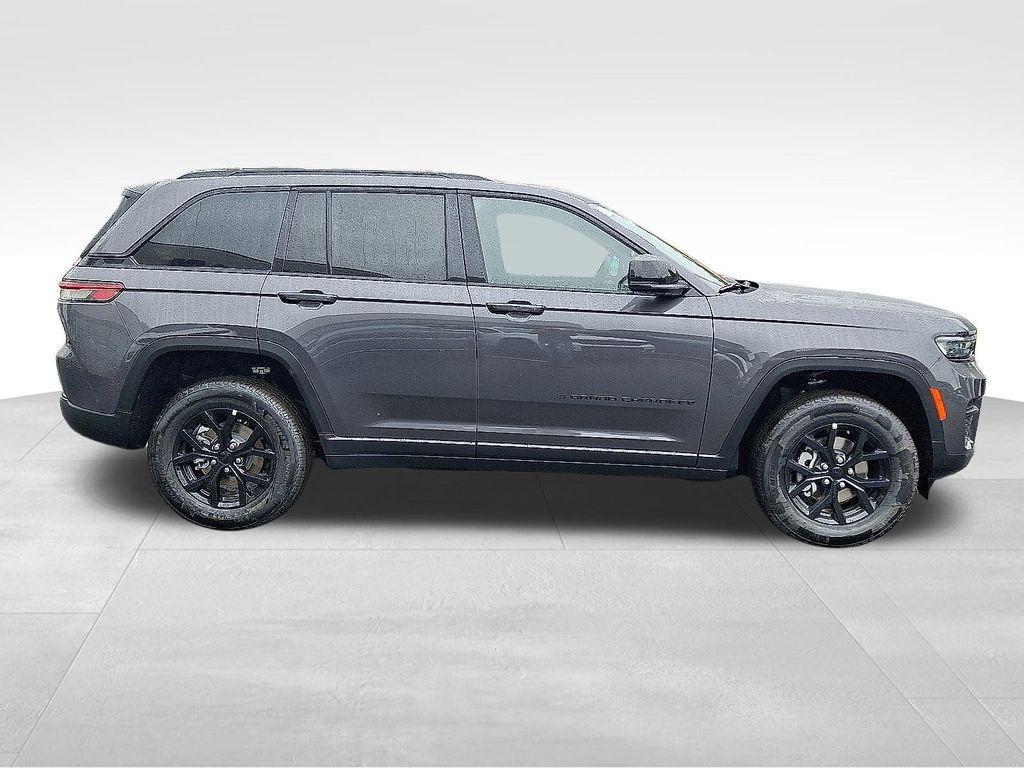 new 2025 Jeep Grand Cherokee car, priced at $40,547