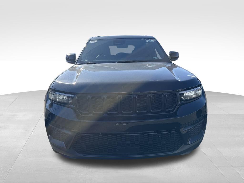new 2025 Jeep Grand Cherokee car, priced at $41,997