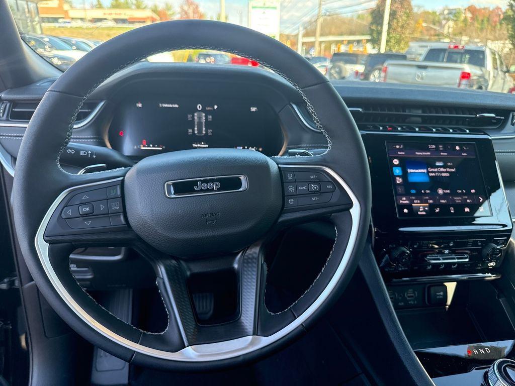 new 2025 Jeep Grand Cherokee car, priced at $41,997