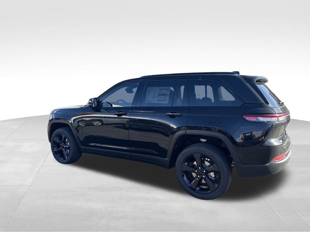 new 2025 Jeep Grand Cherokee car, priced at $41,997