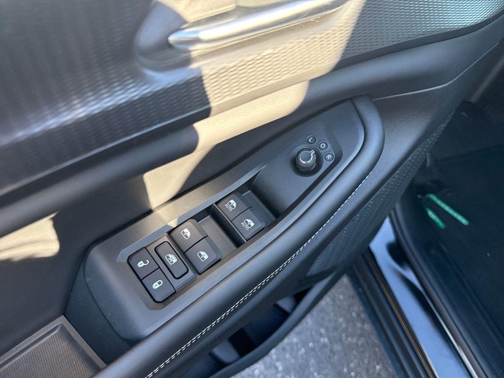 new 2025 Jeep Grand Cherokee car, priced at $41,997