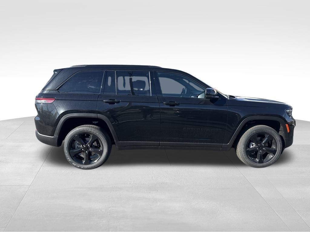 new 2025 Jeep Grand Cherokee car, priced at $41,997