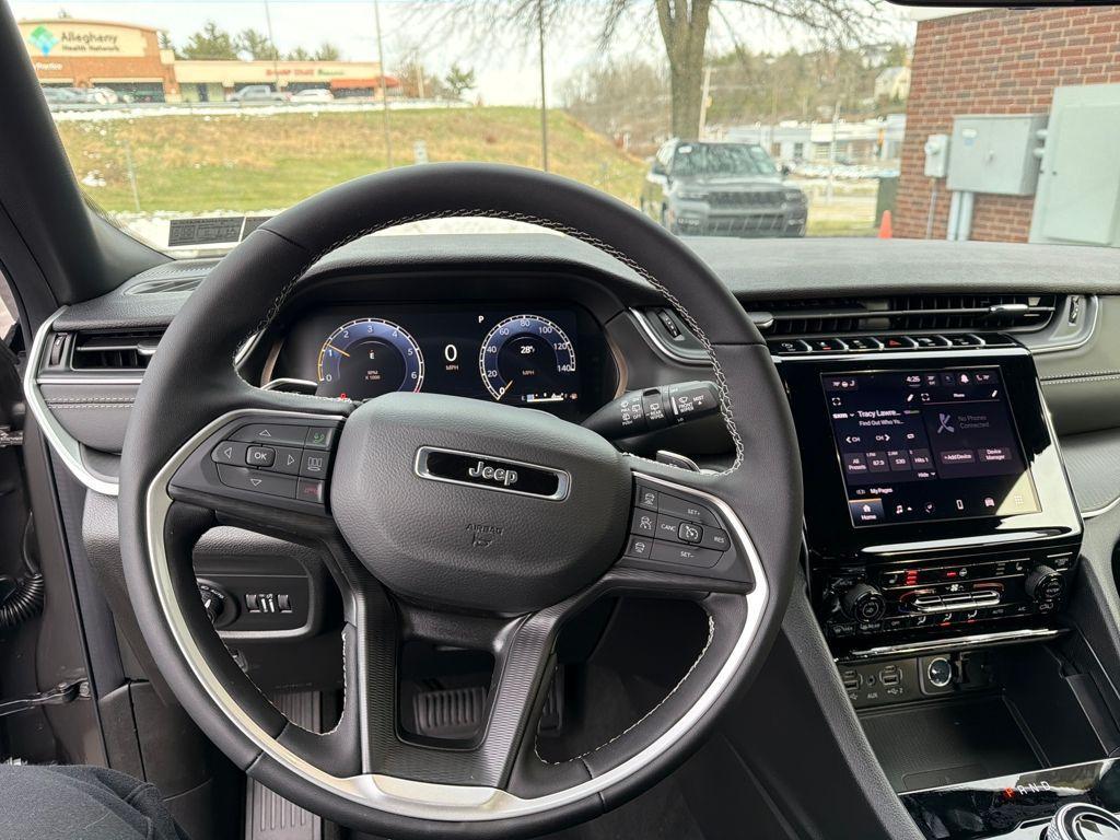 new 2025 Jeep Grand Cherokee car, priced at $38,291
