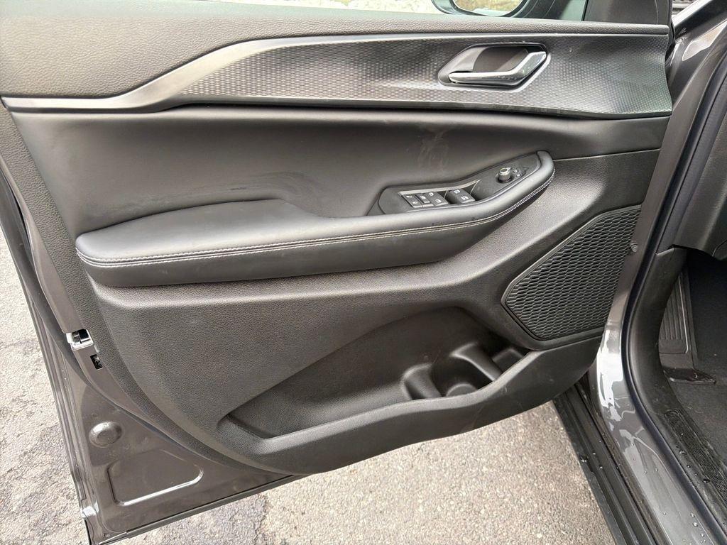 new 2025 Jeep Grand Cherokee car, priced at $38,291