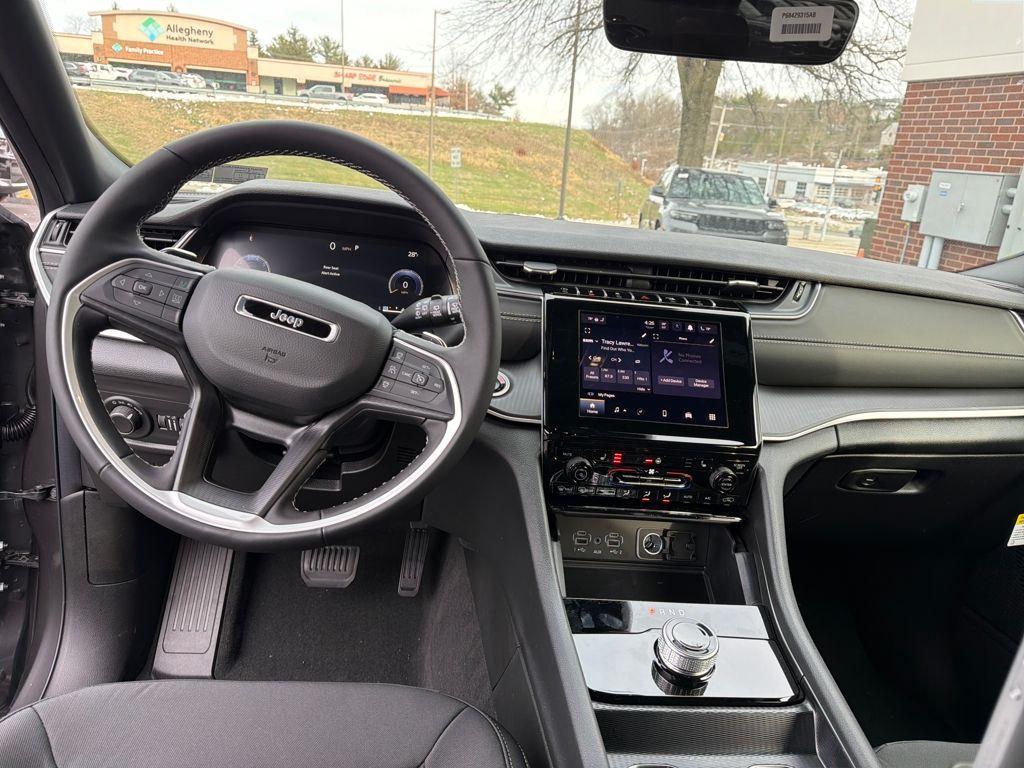 new 2025 Jeep Grand Cherokee car, priced at $38,291