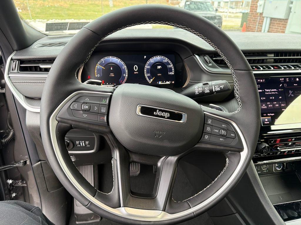 new 2025 Jeep Grand Cherokee car, priced at $38,291