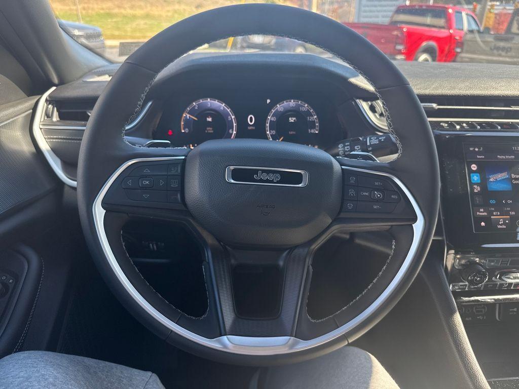 new 2025 Jeep Grand Cherokee car, priced at $41,472