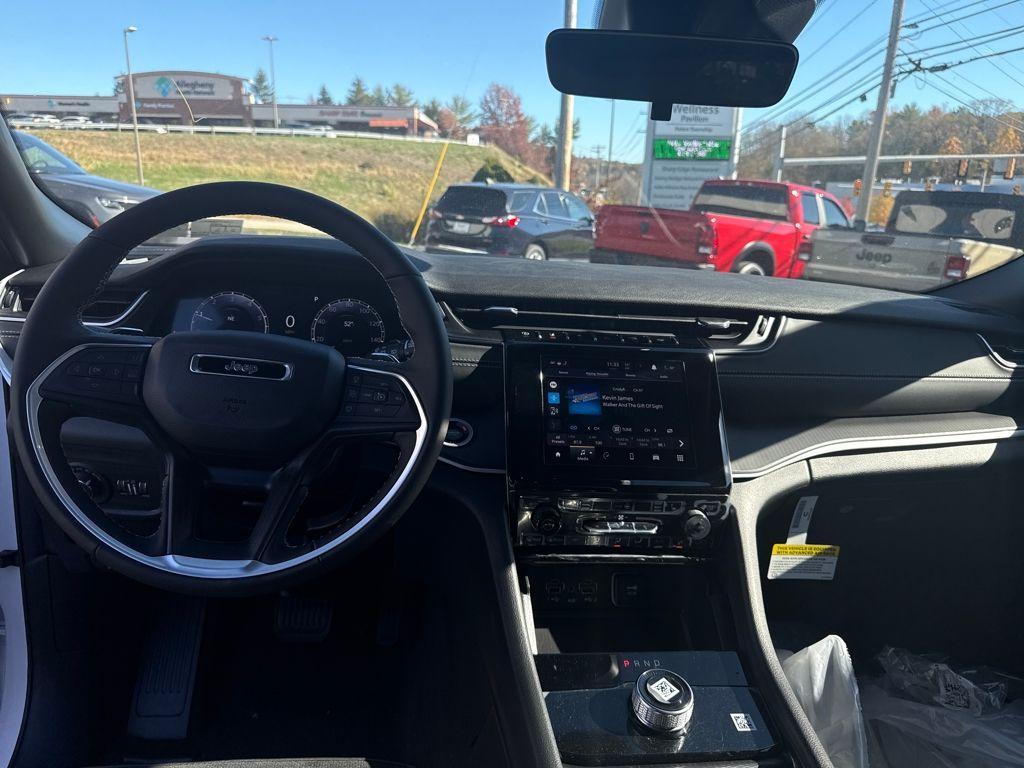 new 2025 Jeep Grand Cherokee car, priced at $41,472