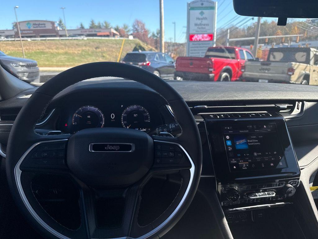 new 2025 Jeep Grand Cherokee car, priced at $41,472