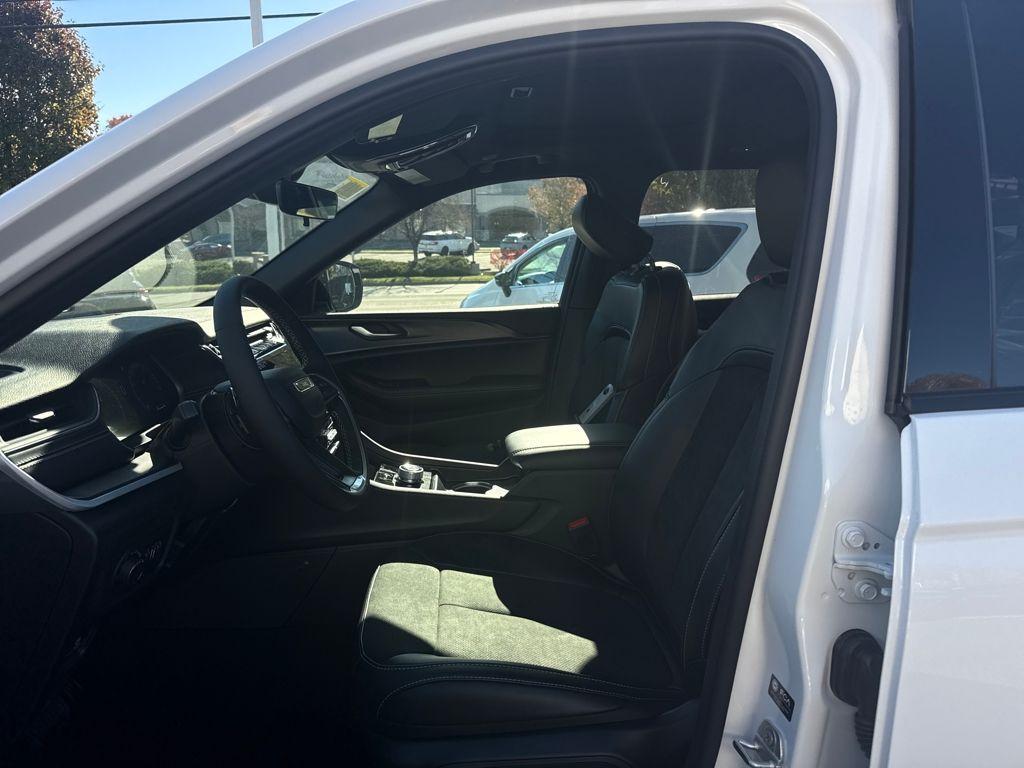 new 2025 Jeep Grand Cherokee car, priced at $41,472