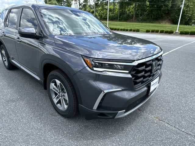 new 2025 Honda Pilot car, priced at $45,995