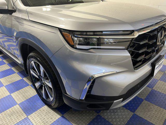 new 2025 Honda Pilot car, priced at $48,895