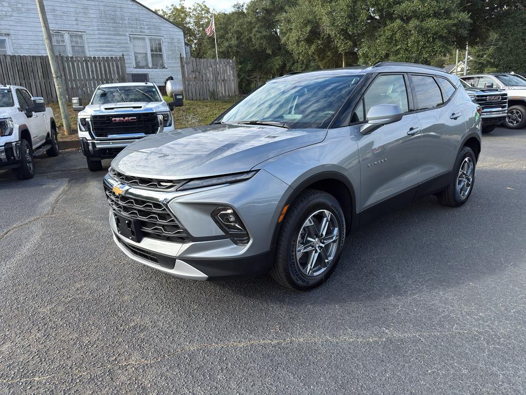 new 2025 Chevrolet Blazer car, priced at $39,050