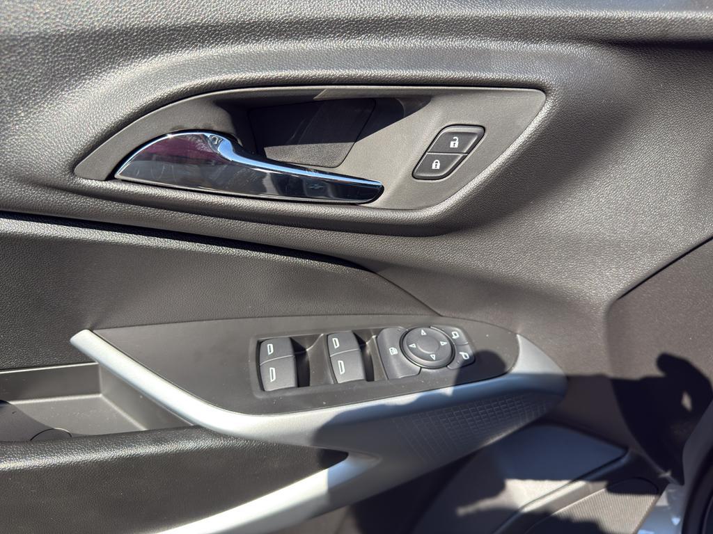 new 2025 Chevrolet Trax car, priced at $25,125