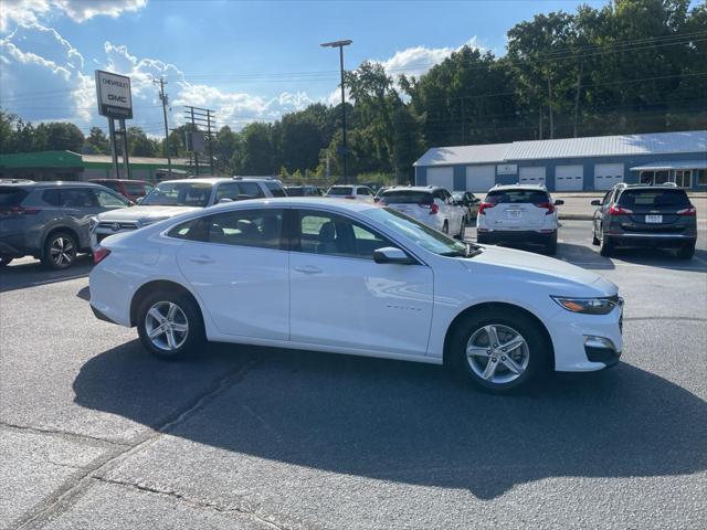 new 2025 Chevrolet Malibu car, priced at $27,035