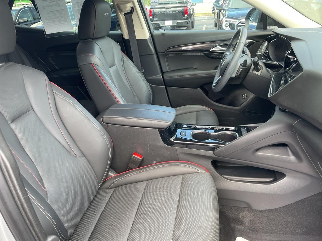 used 2023 Buick Envision car, priced at $32,135