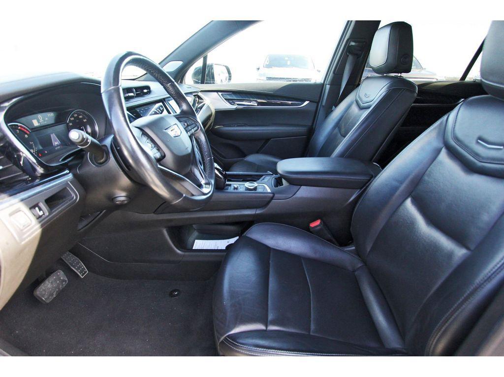 used 2023 Cadillac XT6 car, priced at $29,991